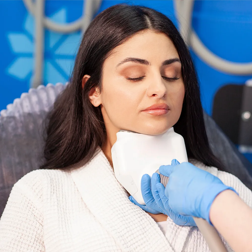 coolsculpting treatment under woman's chin
