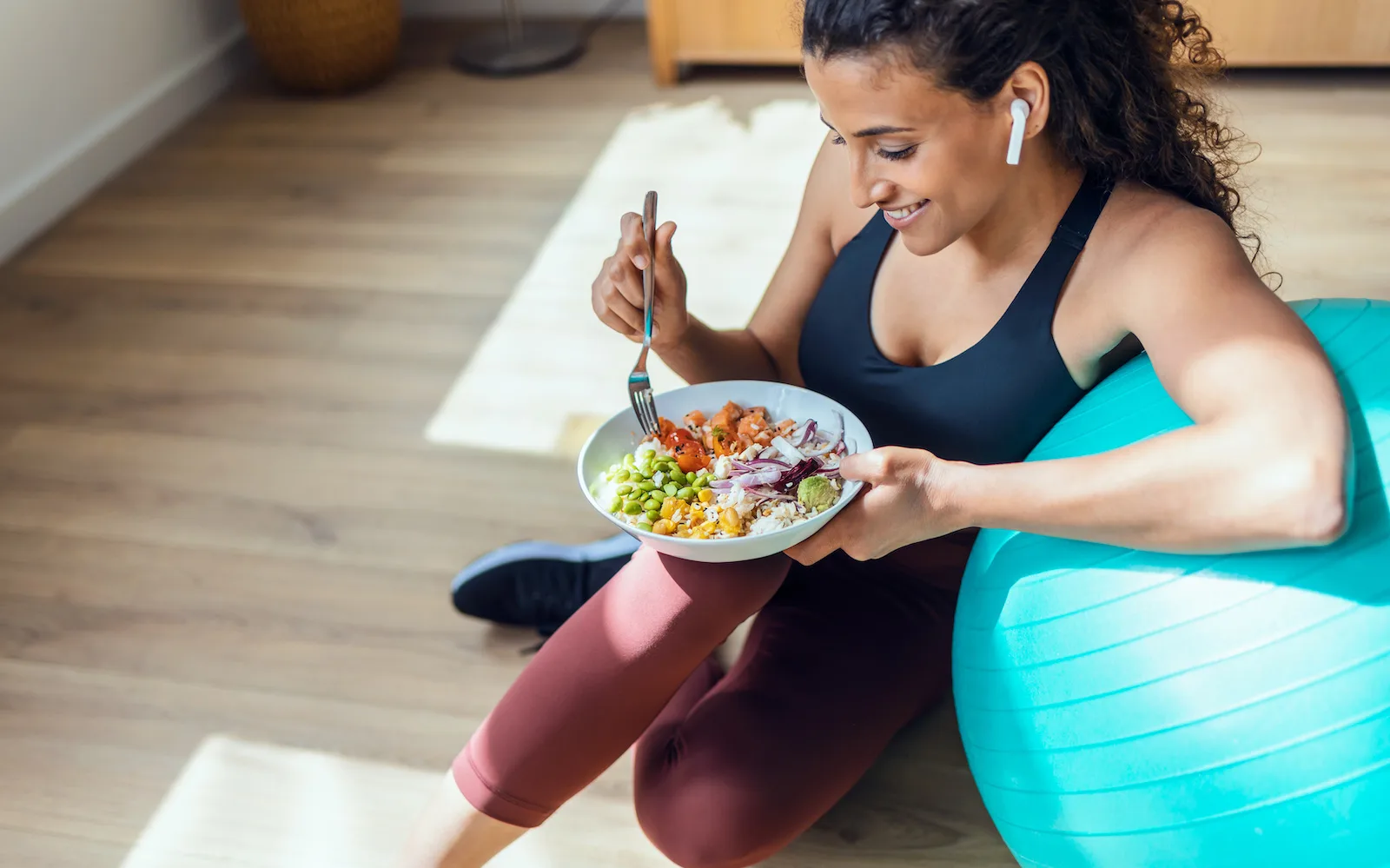 woman eating healthy with a lower appetite from glp1